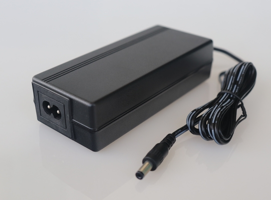 24v 3a Adaptador de alimentación IEC61558 Certificado fuente de alimentación de conmutación de escritorio
